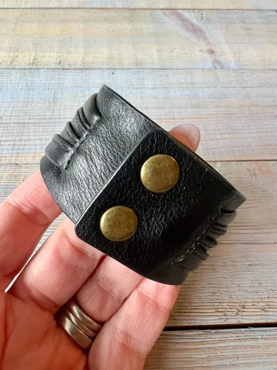 Handcrafted Black Leather Bracelet Genuine Button Pearls Statement Cuff - Picture 9 of 11